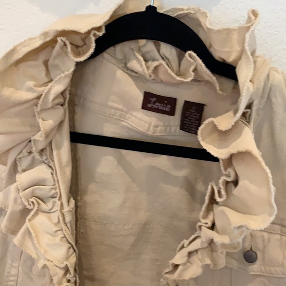 Super Cute Ruffled Jacket - Picture 2 of 4